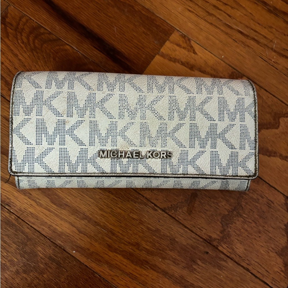 Michael Kors Jet Set Signature Wallet